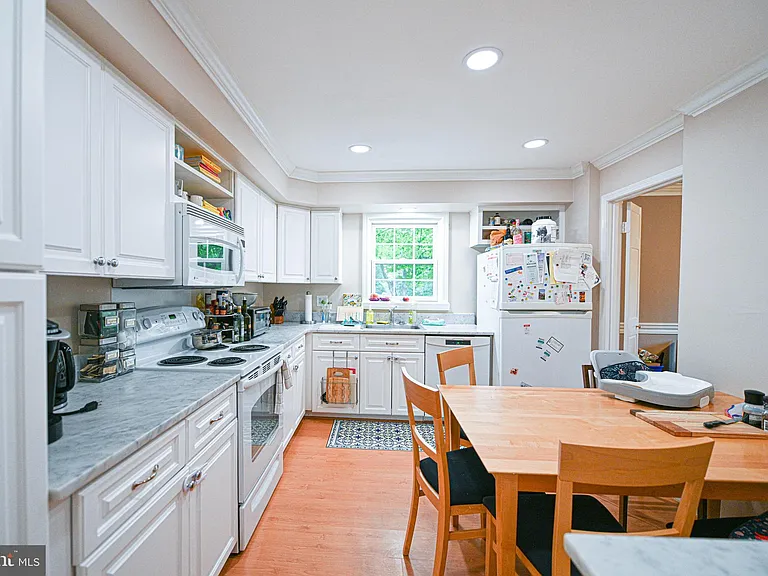 7377 Montcalm Dr — Photo 10