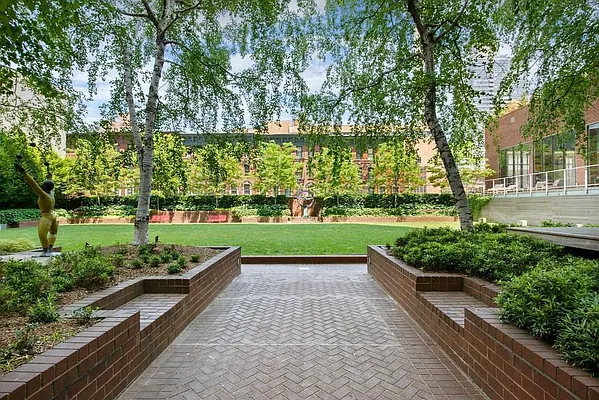 Rented by Nest Seekers International | media 33