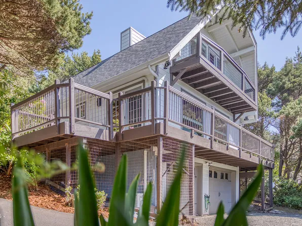 1115 SW Whitecap Dr, Waldport, OR 97394