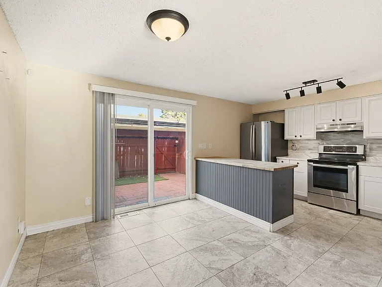 234 W Rockrimmon Blvd #D — Photo 6