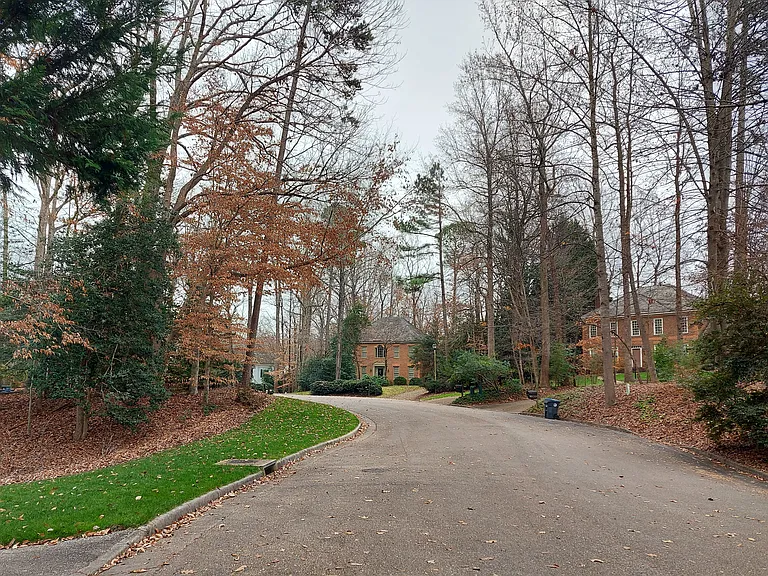 125 Woodmere Ct — Photo 41