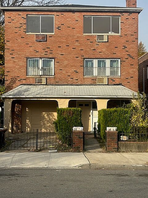 1st image of 3315 Radcliff Ave