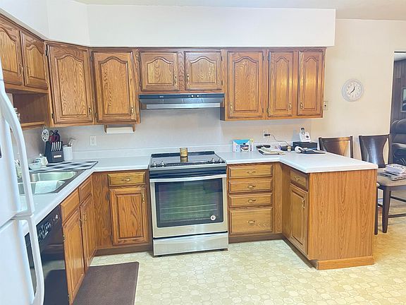 3rd image of 4720 Hillmont Ave