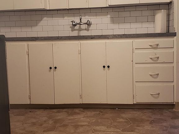 2nd image of 927 S 1100 E