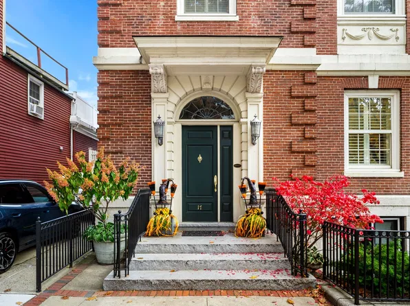 17 Central St Unit 2, Salem, MA 01970