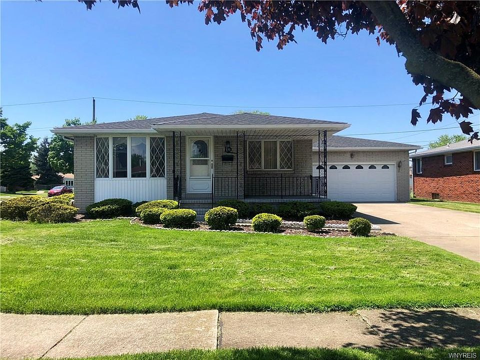 1st image of 10 Village Ln