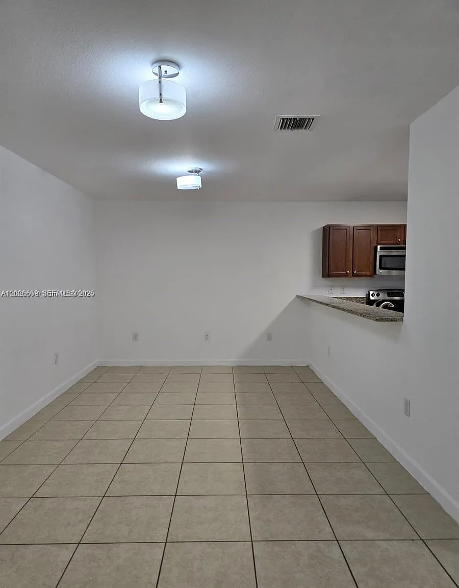 22401 SW 88 PL — Photo 3