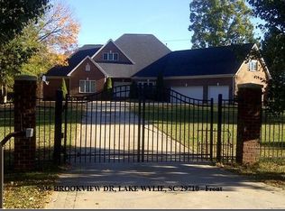 7036 Brookview Dr, Lake Wylie, SC 29710