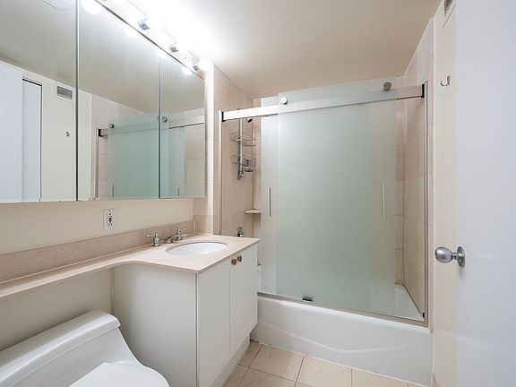 5th image of 308 E 38th St APT 8D