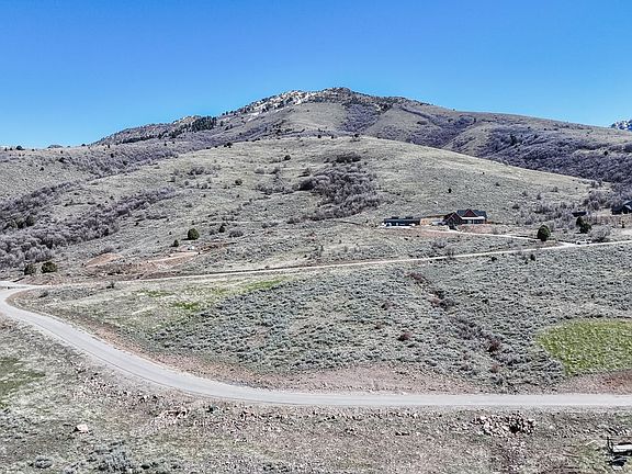 4th image of 11 Mountain Meadows Dr