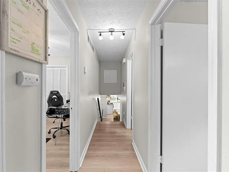 4041 Woodbridge Ct — Photo 13