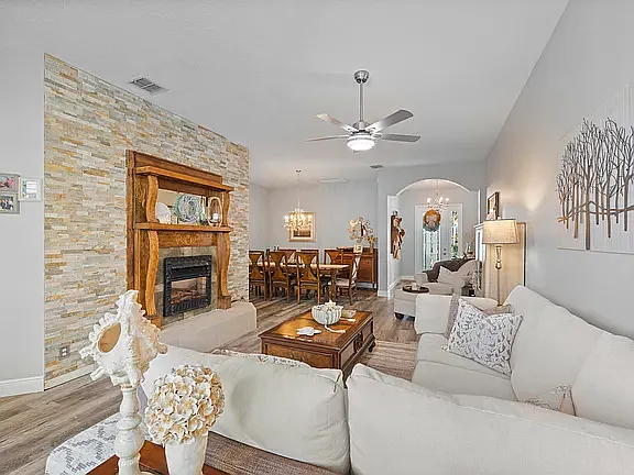 175 NW Swann Mill Cir — Photo 10