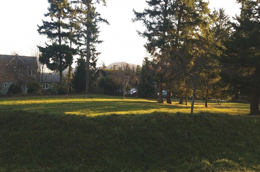 2nd image of 184 Island View Rd