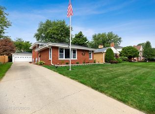 334 S Gibbons Ave, Arlington Heights, IL 60004