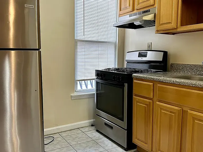 318 16th Ave #5L — Photo 1
