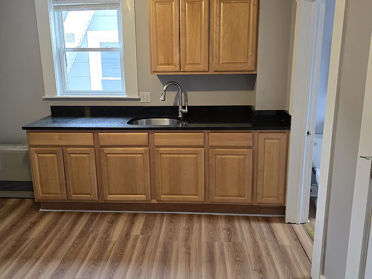 315 Cedar St #6 — Photo 10