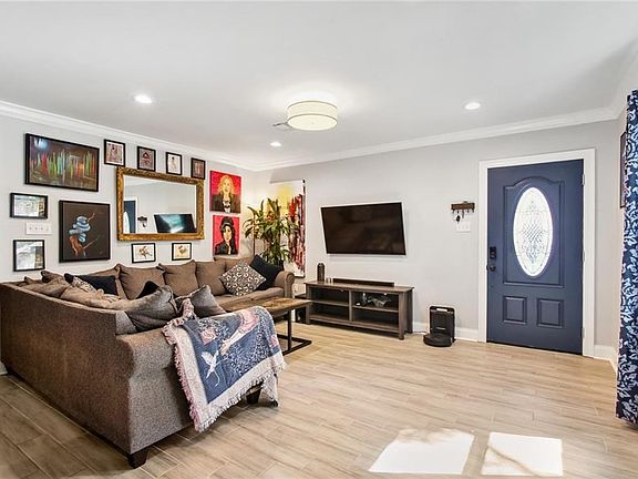 5th image of 4551 Paris Ave