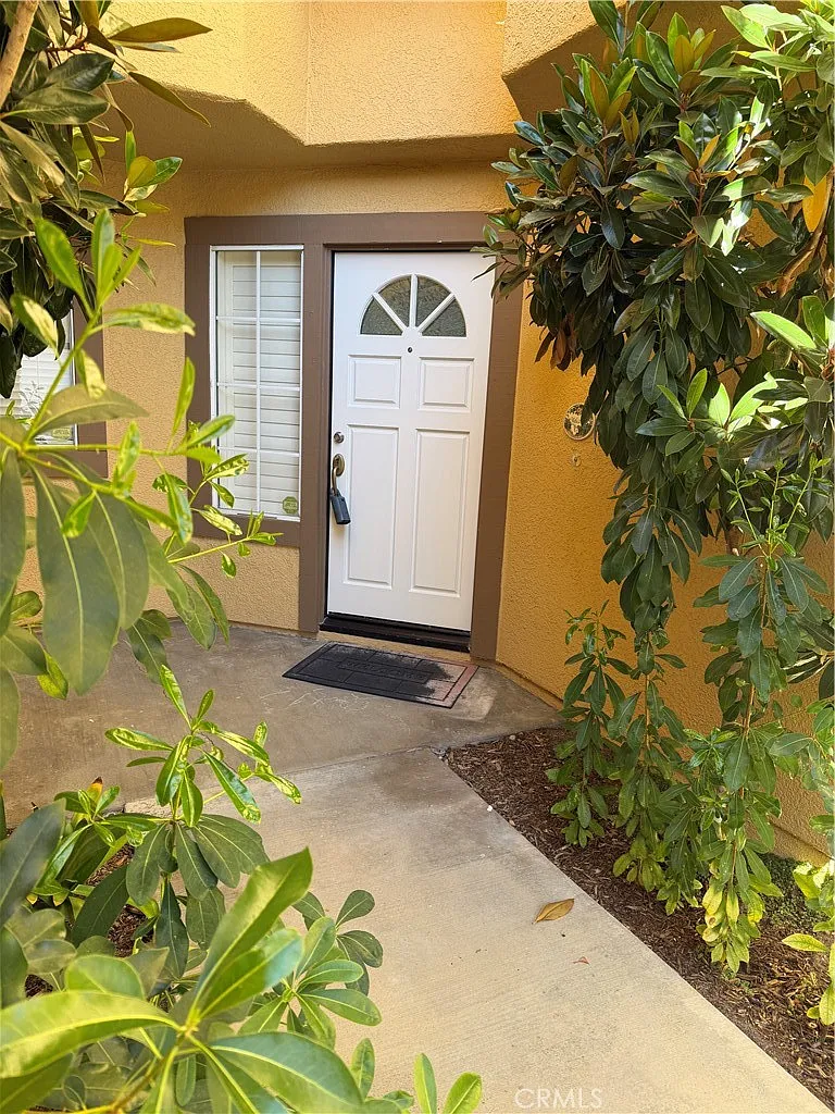 2 bed, 2.5 bath, 1330 sqft, $4,200 — Photo 2