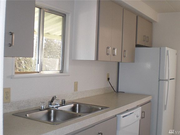 3rd image of 3009 28th Street Ct E #13