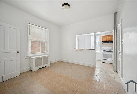 5th image of 1658 Conklin St