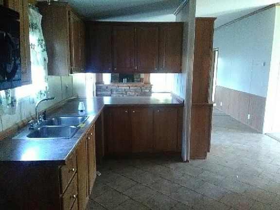 2nd image of 206 S Bayou Dr