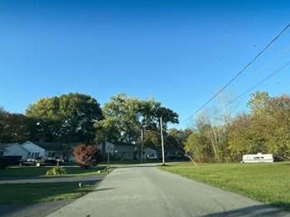 Exterior Neighborhood (street photo)