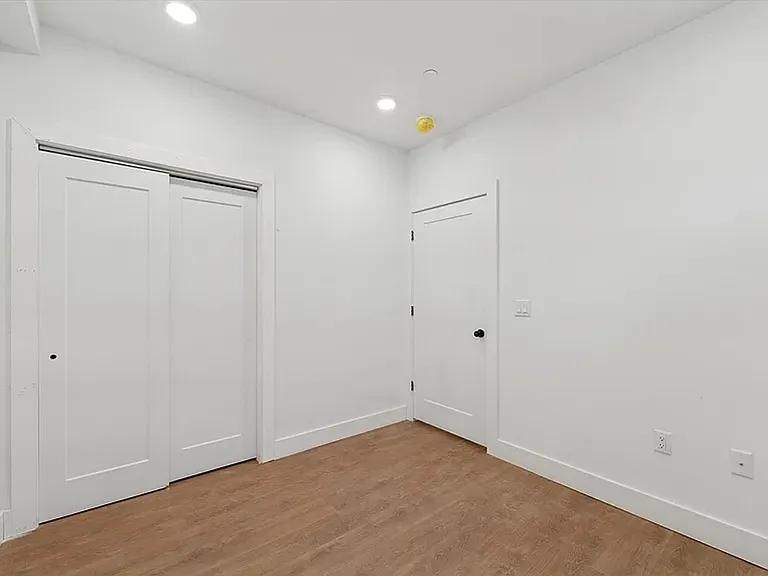 Brand New Construction Olde Kensington — Photo 9