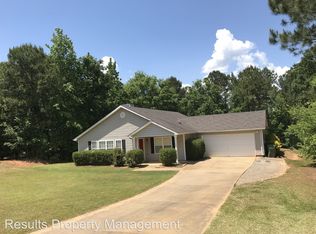 111 Waters Edge Dr, Lagrange, GA 30240