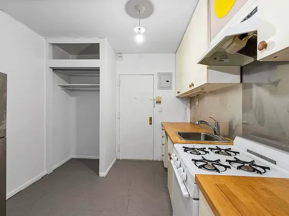 302 Mott Street image 3 of 10