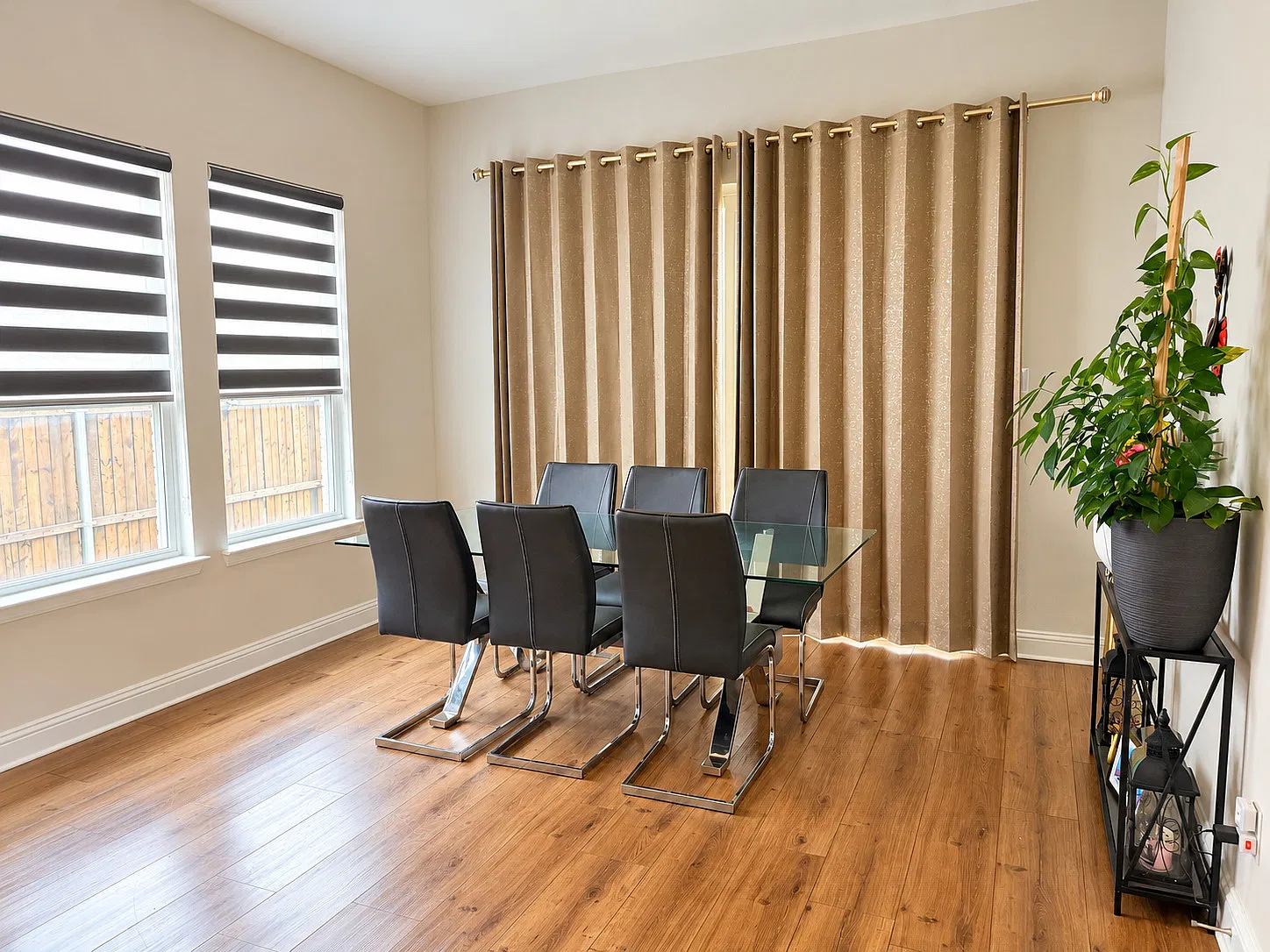 5 bed, 2755 sqft, $3,300 — Photo 2