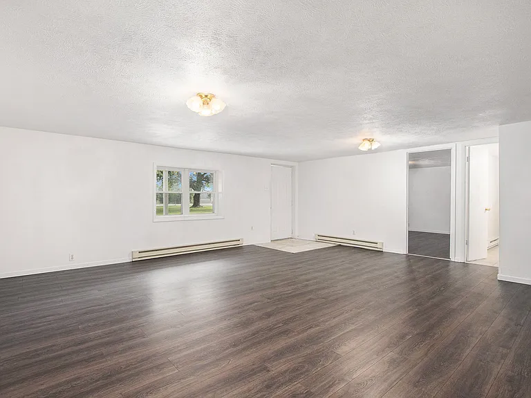 2 bed, 1.0 bath, $800 — Photo 3
