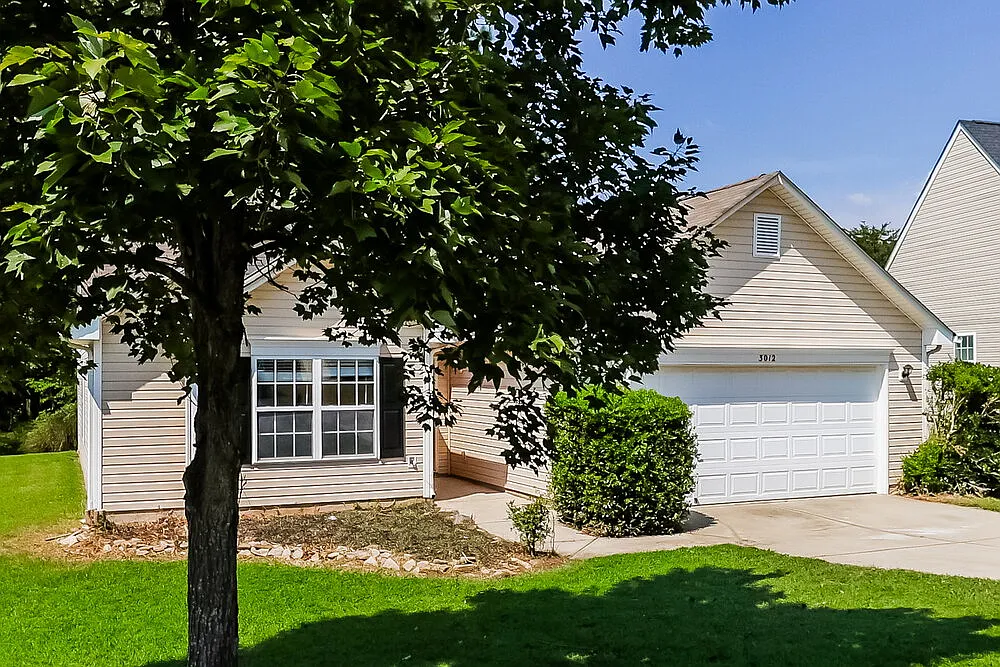 3 bed, 2.0 bath, 1500 sqft, $2,260 — Photo 3