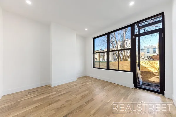 Rented by Real Street Inc | media 6