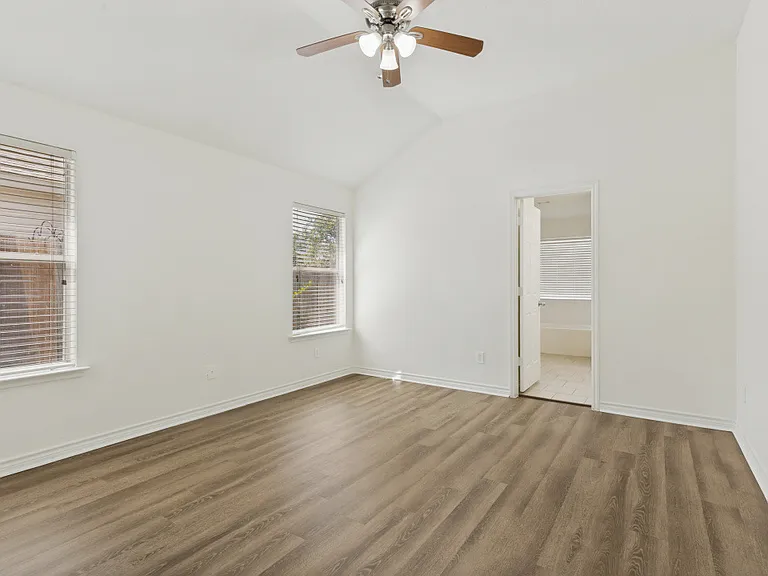 900 San Felipe Trl — Photo 8