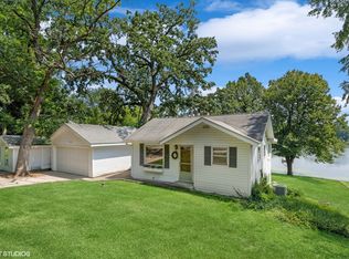 102 Lake Ln, Oakwood Hills, IL 60013