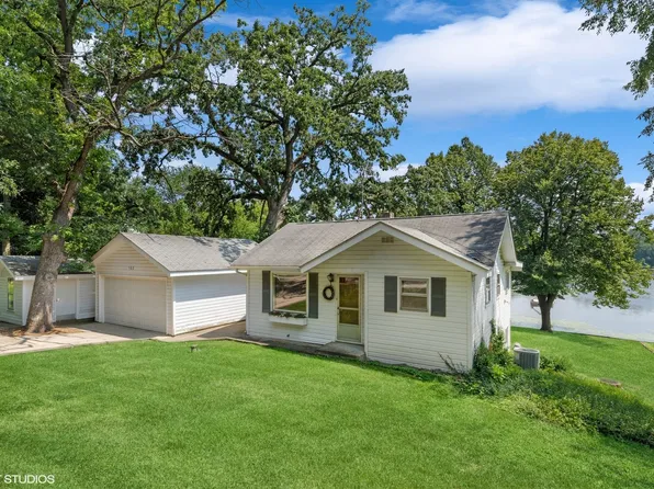 102 Lake Ln, Oakwood Hills, IL 60013