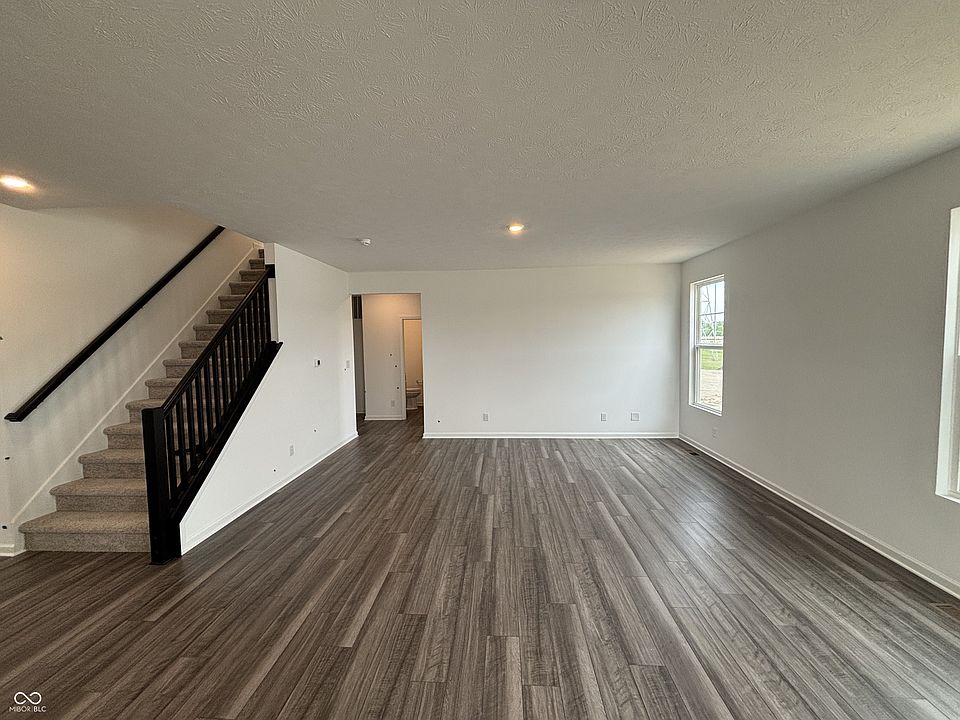 2nd image of 974 Mund Dr
