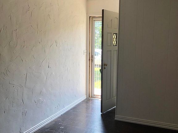 4th image of 1404 Childress St