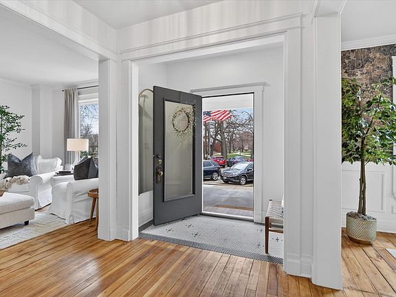 3rd image of 631 College St