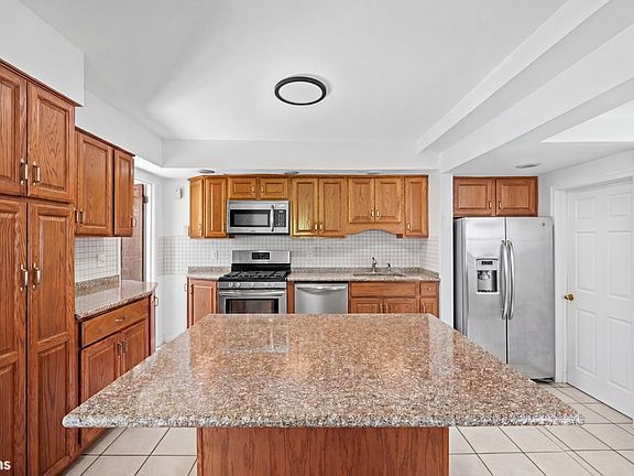 5th image of 96 Nassau St