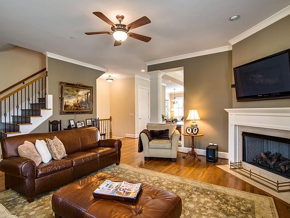 4th image of 9505 Coronet Ln
