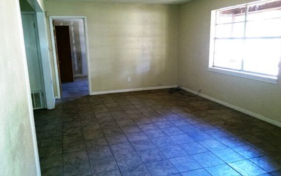 2nd image of 119 Sequoia Dr