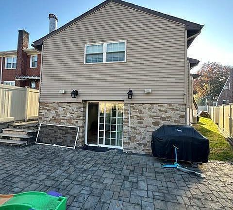 5th image of 117 Beverly Ave