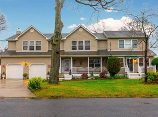 109 Adirondack Dr, Selden, NY 11784