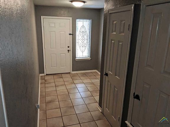 5th image of 2203 Villa Dr