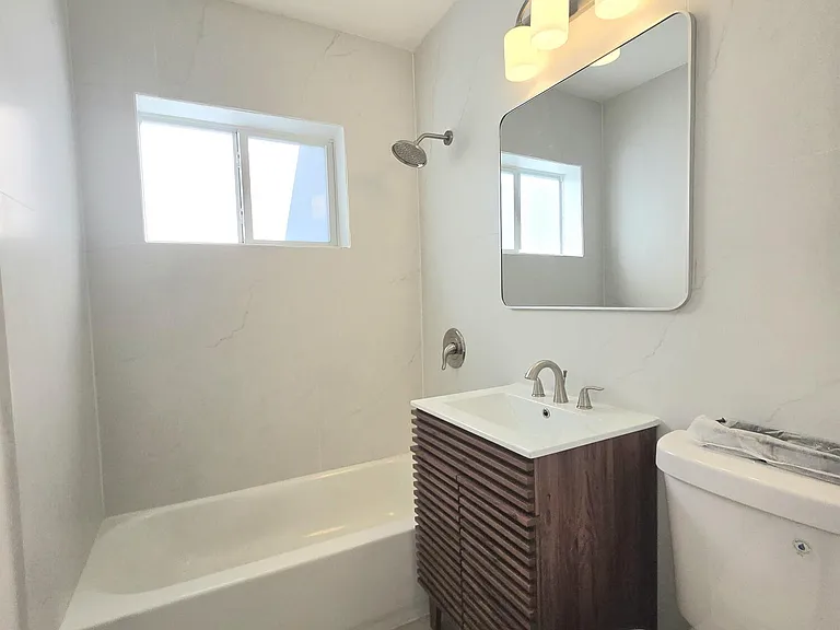 806 N 31st Ct — Photo 25