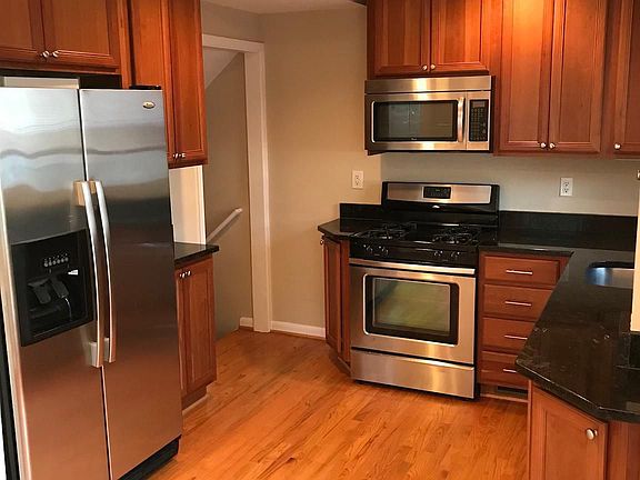 3rd image of 2800 Fort Dr