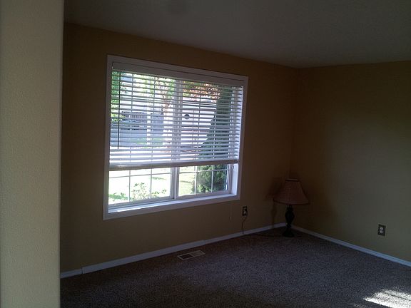 4th image of 3042 NE 1st Ct