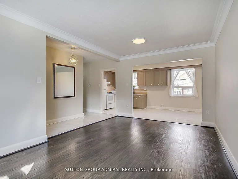 194 Cocksfield Ave #MAIN FLOOR — Photo 5