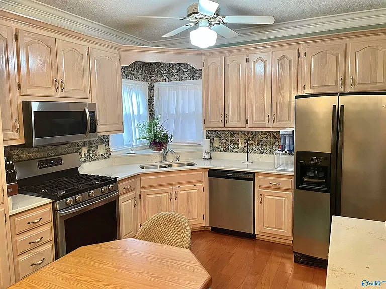 2217 Yorkshire SE — Photo 5